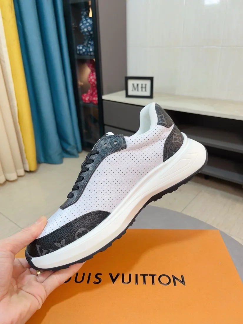 Men's shoes💰458🌸🌸【LV】Louis Vuitton🔍Top Purchasing Agency🇮🇹 Lu Street Fashion God's new sports shoes are coming and are on sale at the counter simultaneously. Original factory configuration, original cowhide fabric imported from Italy, high-quality embossed splicing complex process, sports fashionista, imported water-dyed sheepskin lining, sole: Wang Yuan factory specializes in original sole super comfortable, original factory follow-up goods 🔍🔍High quality, you can enter and leave the counter at will, welcome to compare and synchronize with the counter, code number 38-44, 45 customized